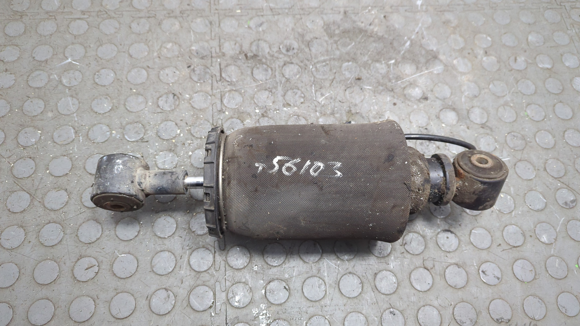 Амортизатор кабины