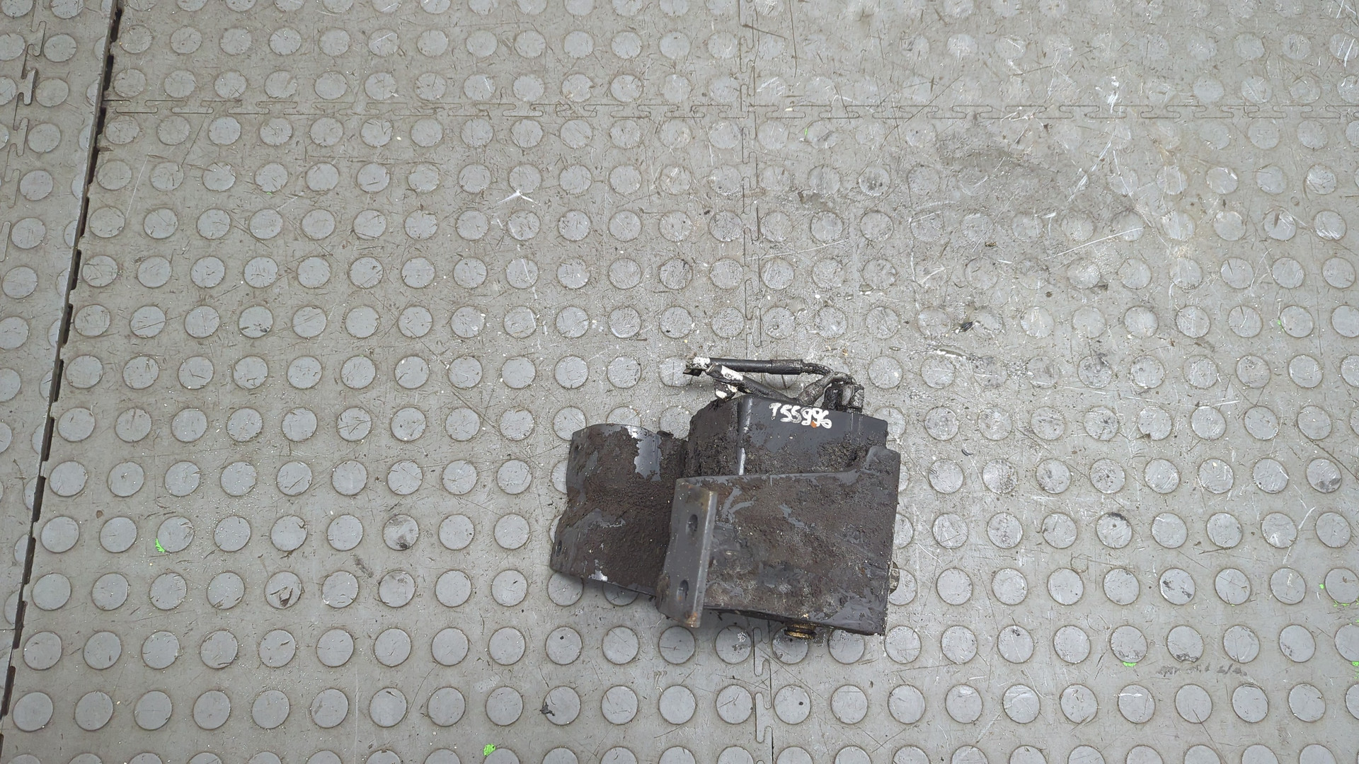 Насос подъема кабины