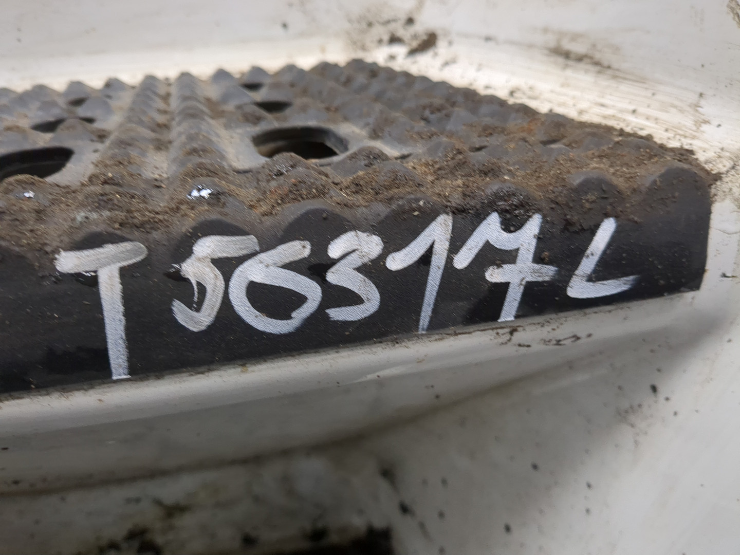 Подножка левая