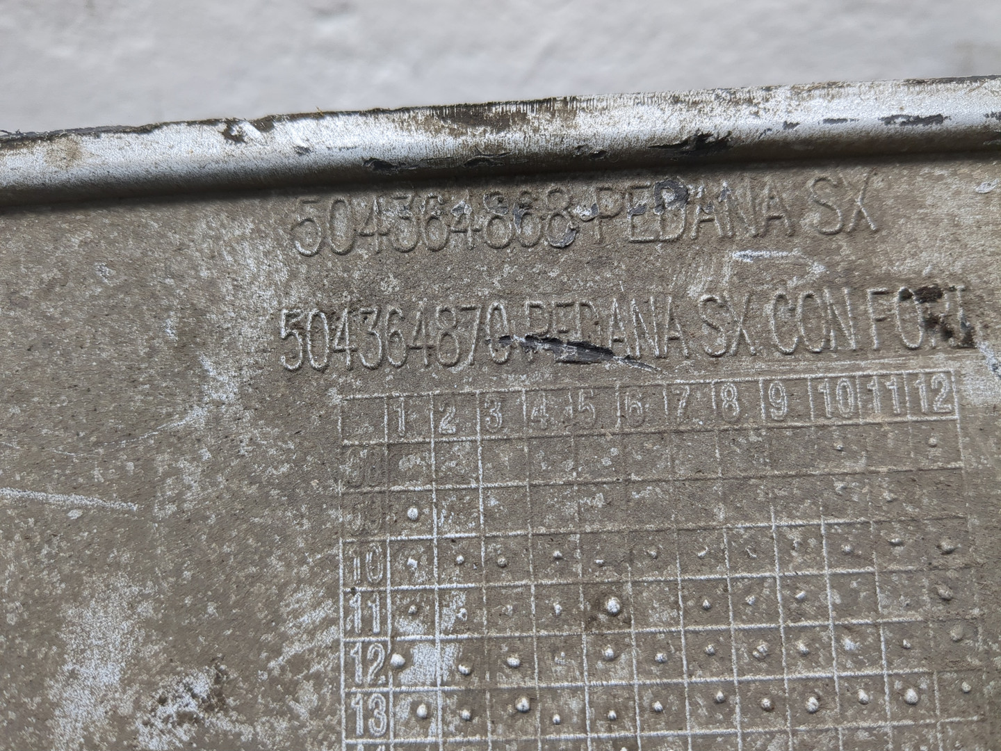 Подножка левая