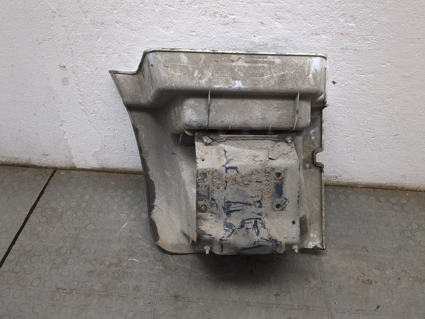 Подножка левая