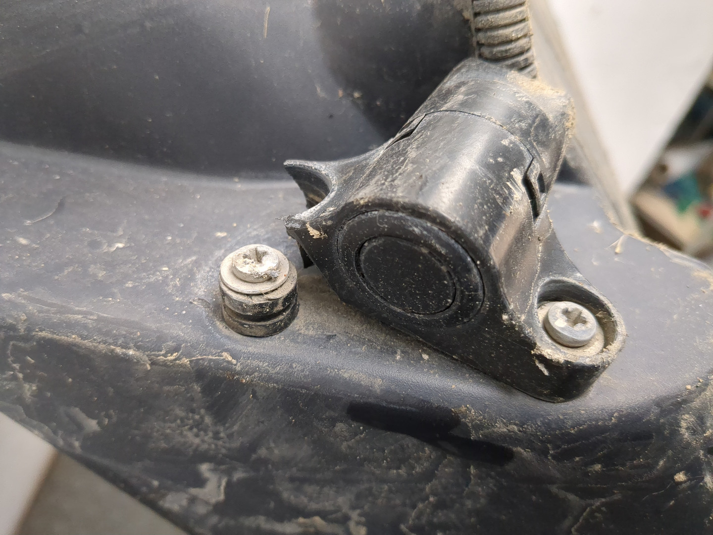 Крыло переднее левое