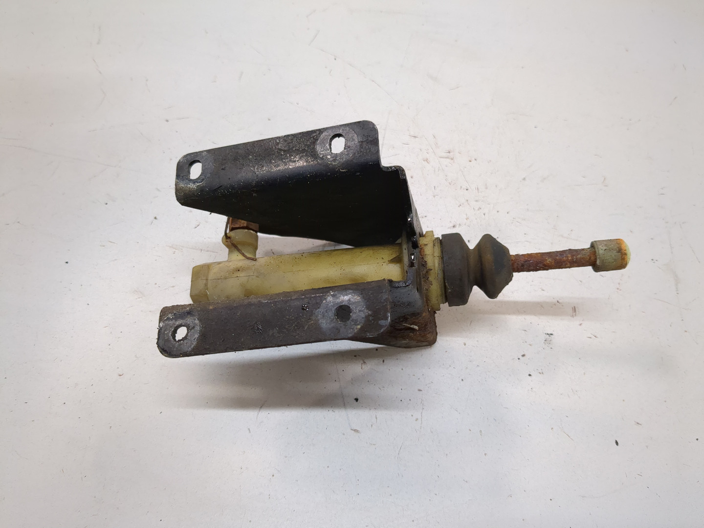 Цилиндр сцепления рабочий