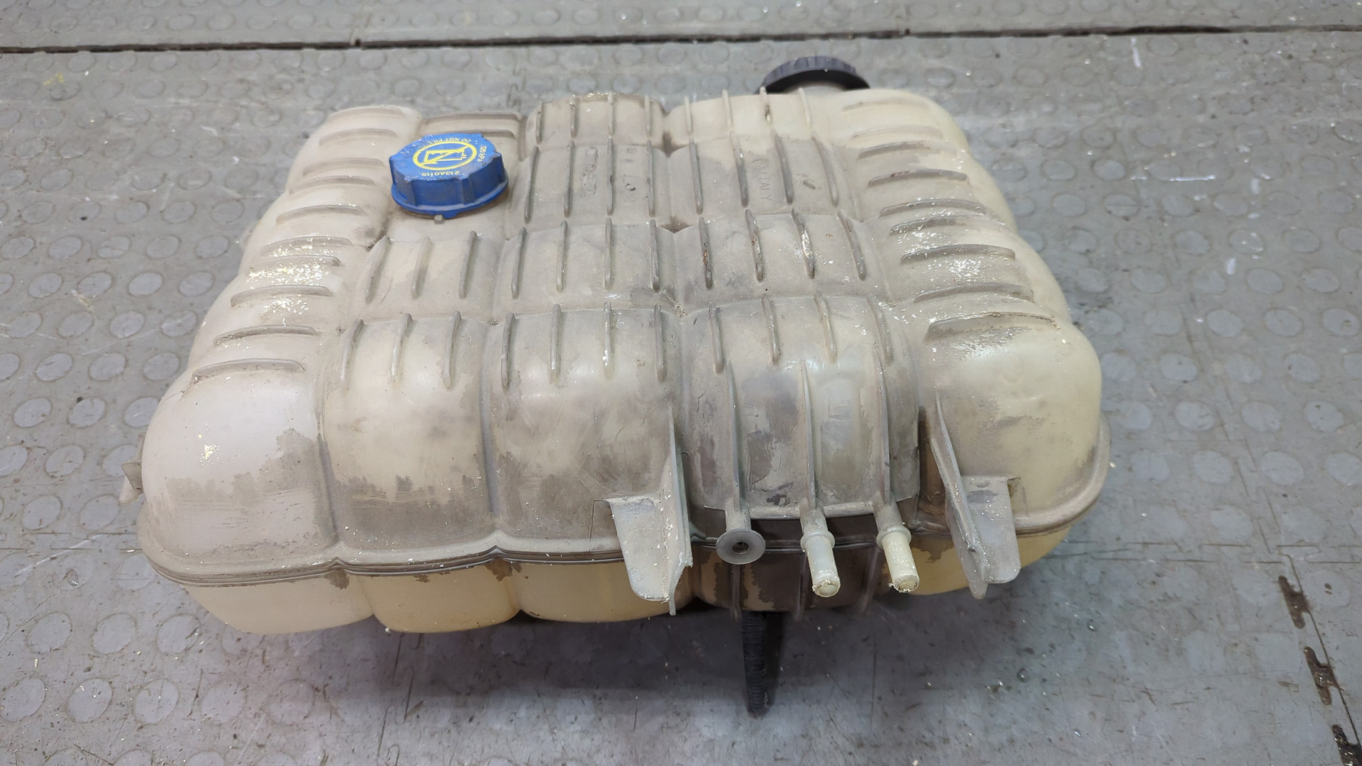 Бачок расширительный