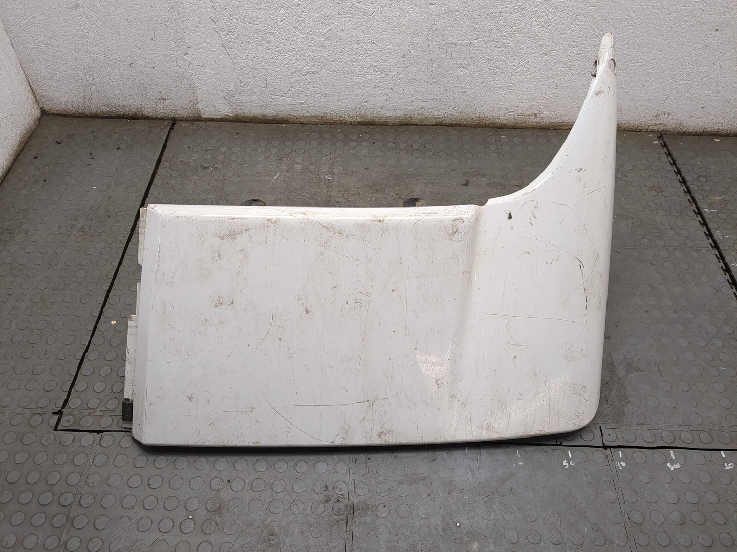 Спойлер переднего бампера левый