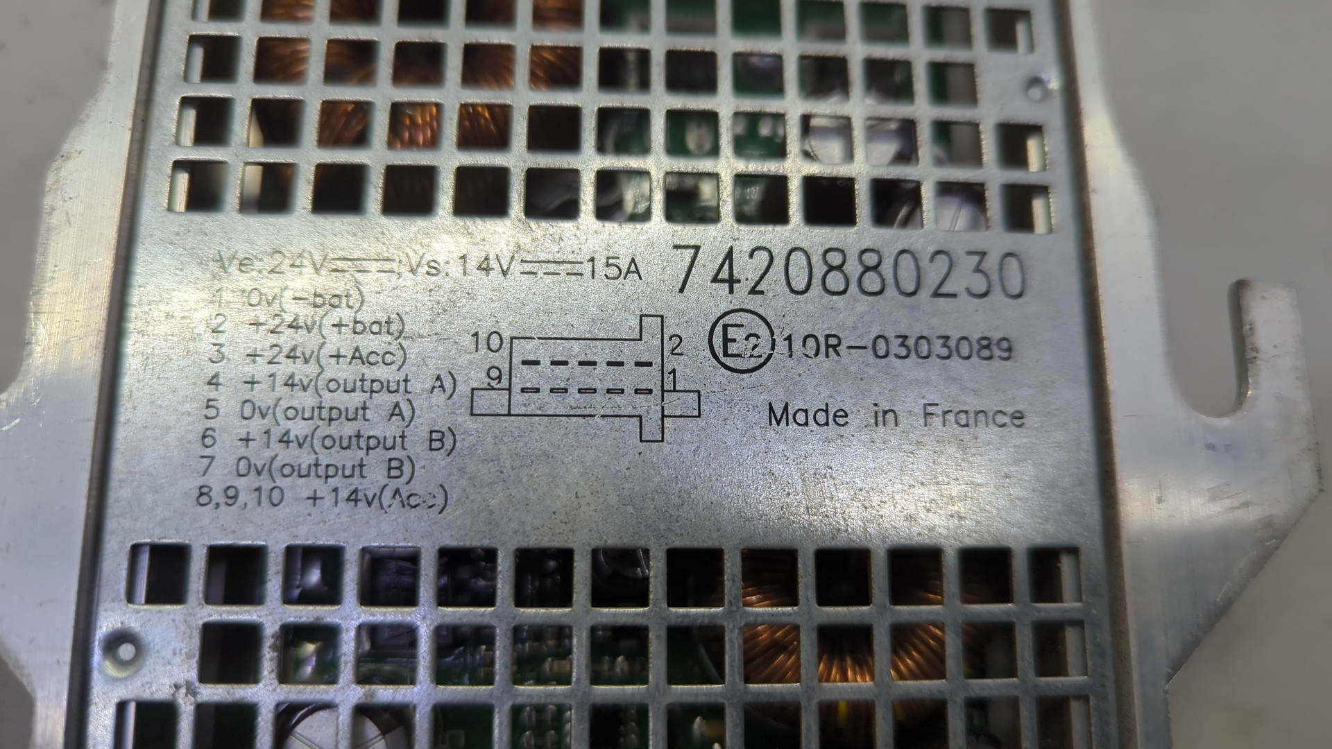 Преобразователь напряжения (адаптер)