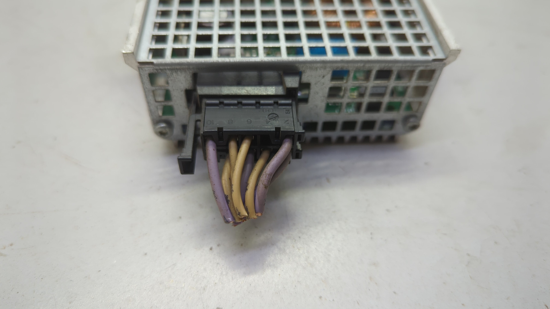 Преобразователь напряжения (адаптер)