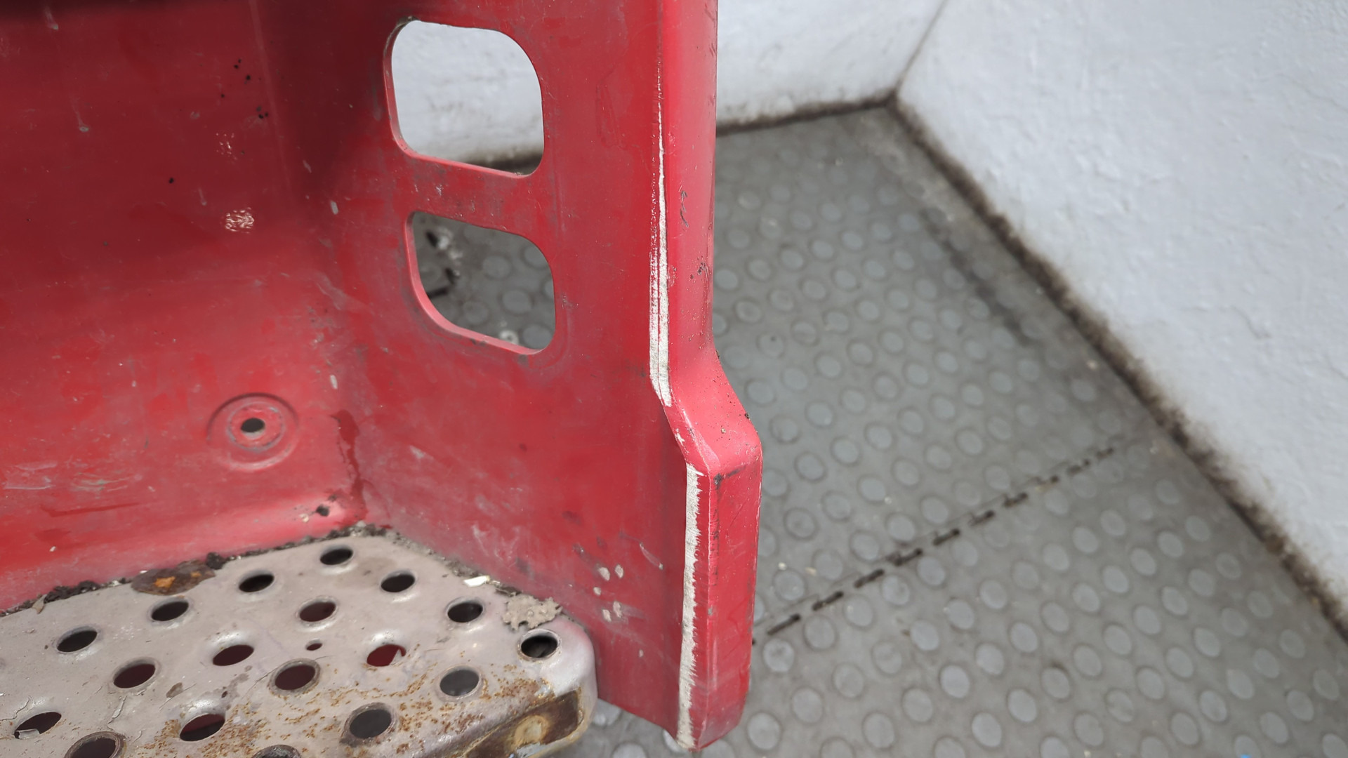 Подножка правая