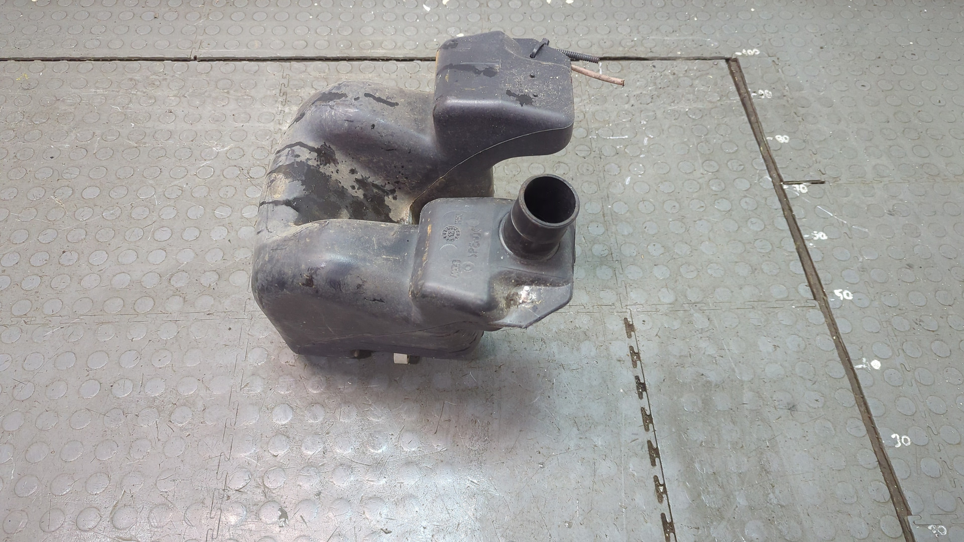 Бачок омывателя лобового стекла