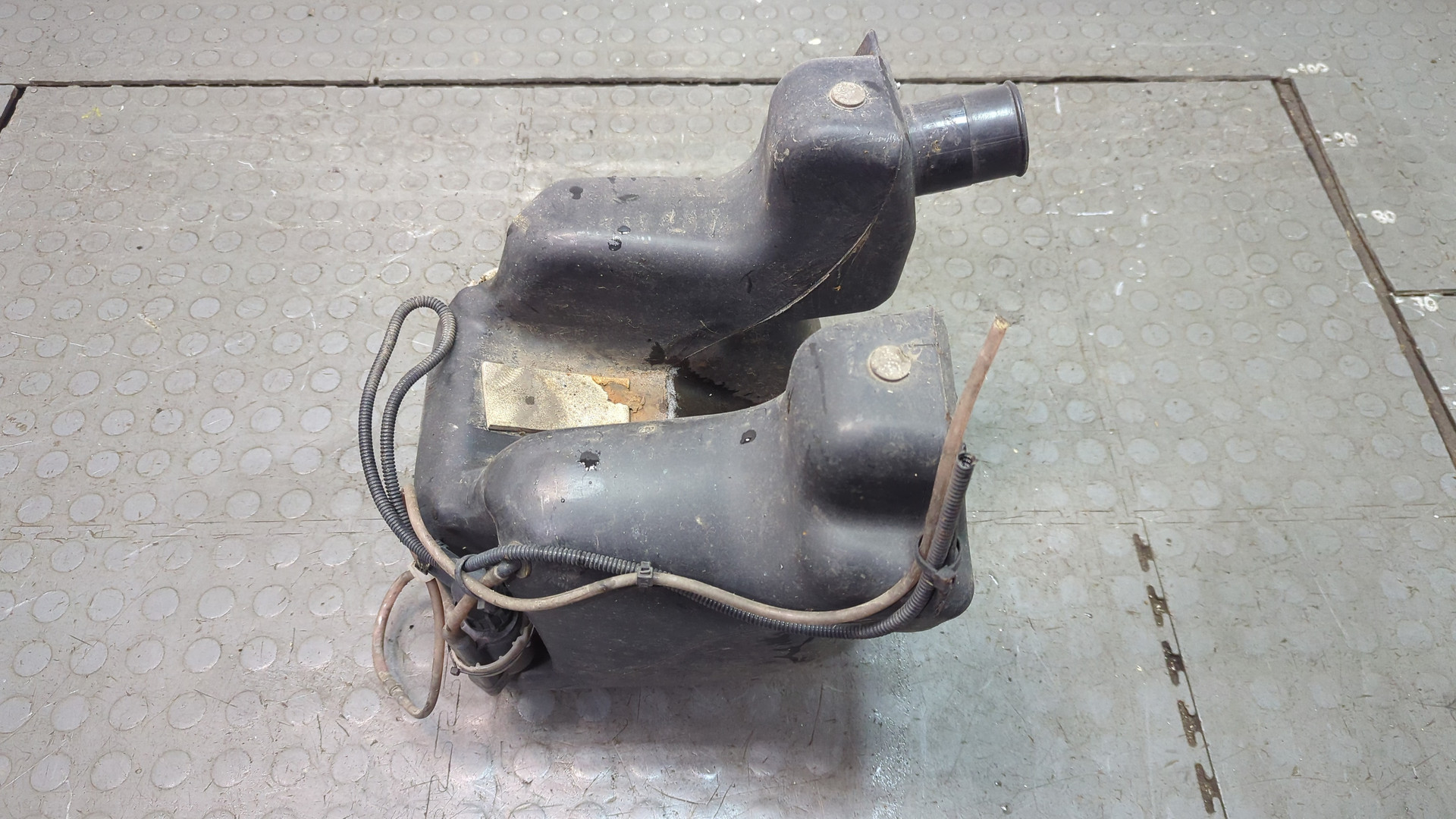 Бачок омывателя лобового стекла