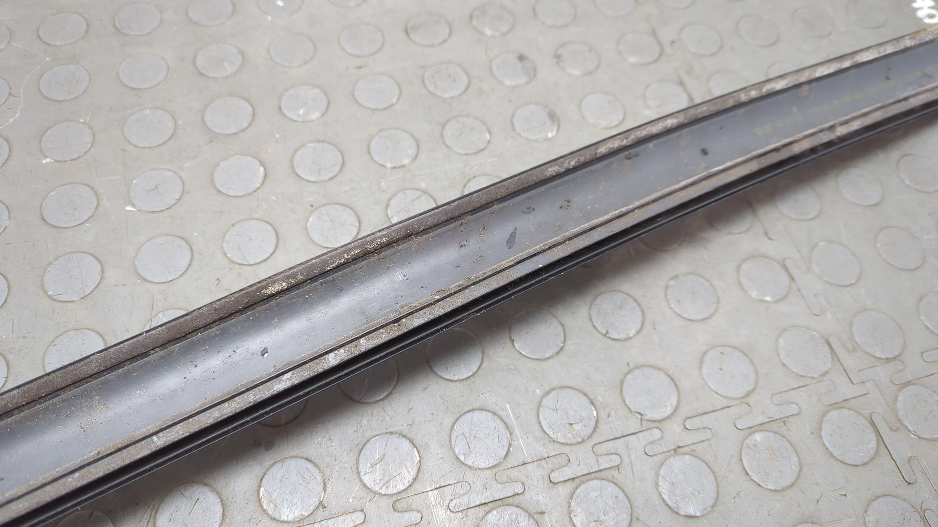 Молдинг лобового стекла