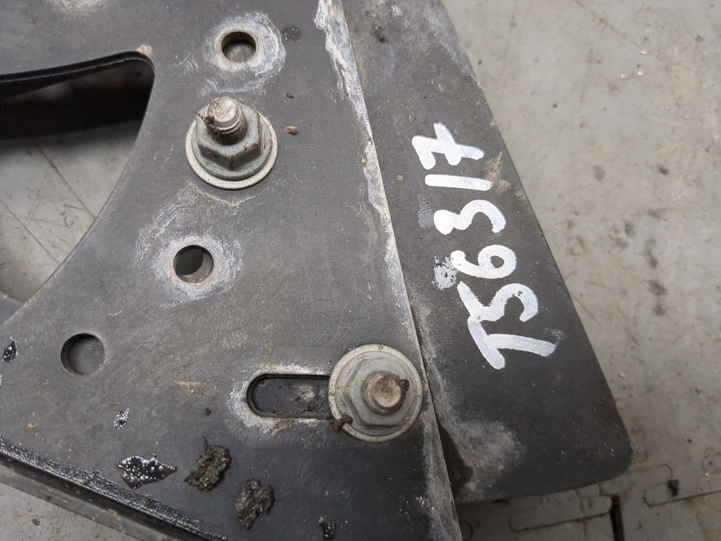 Кронштейн спойлера кабины