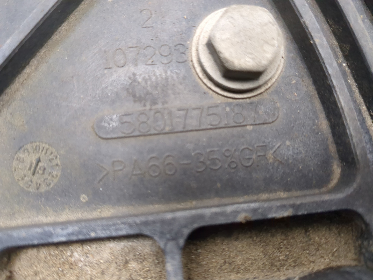 Кронштейн спойлера кабины