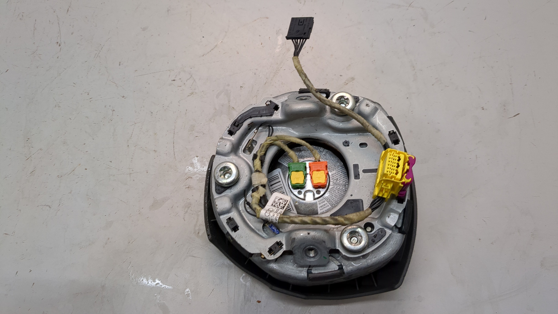 Подушка безопасности в рулевое колесо