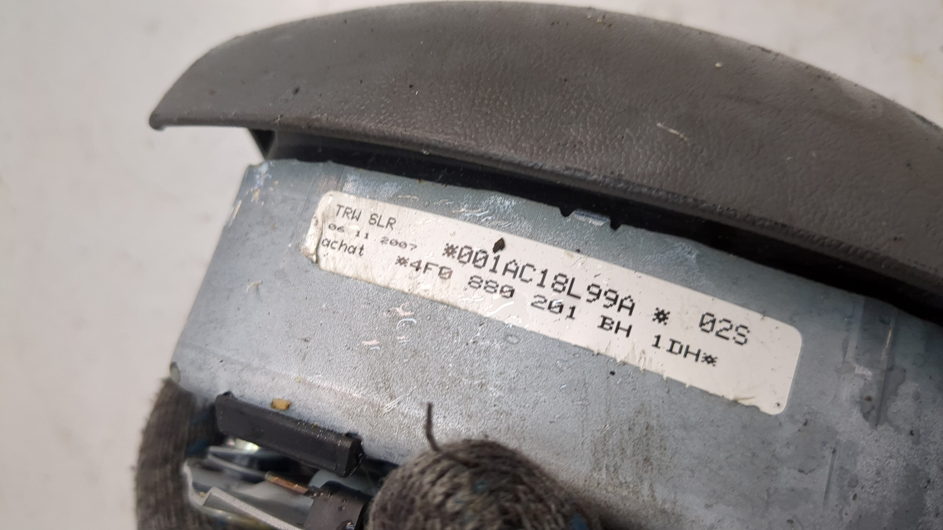 Подушка безопасности в рулевое колесо