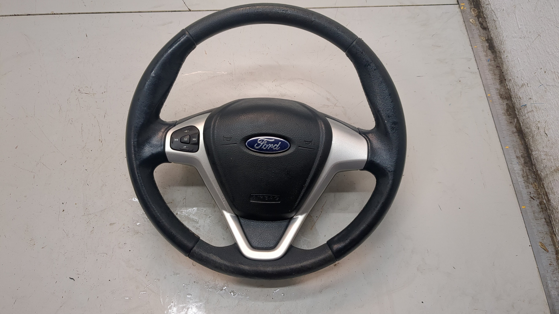 Рулевое колесо (руль)