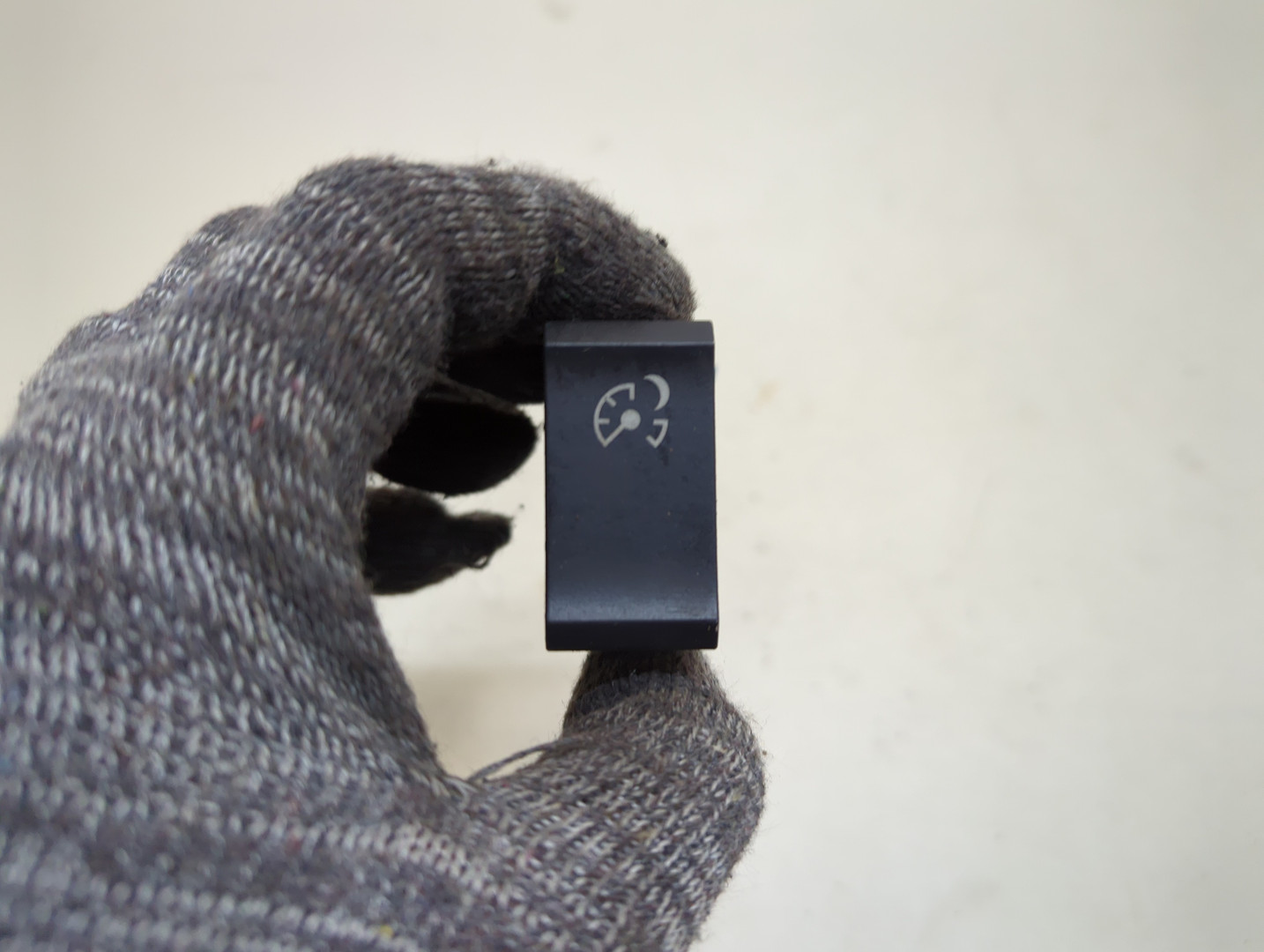 Кнопка корректора фар