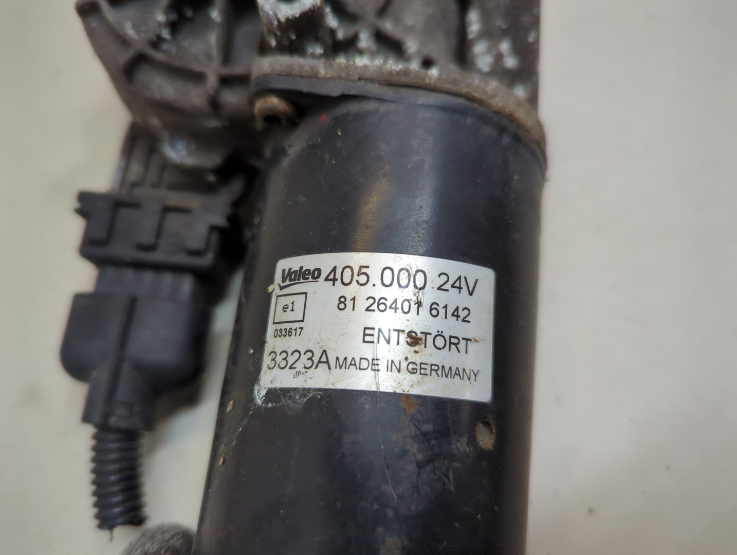 Моторчик стеклоочистителя передний