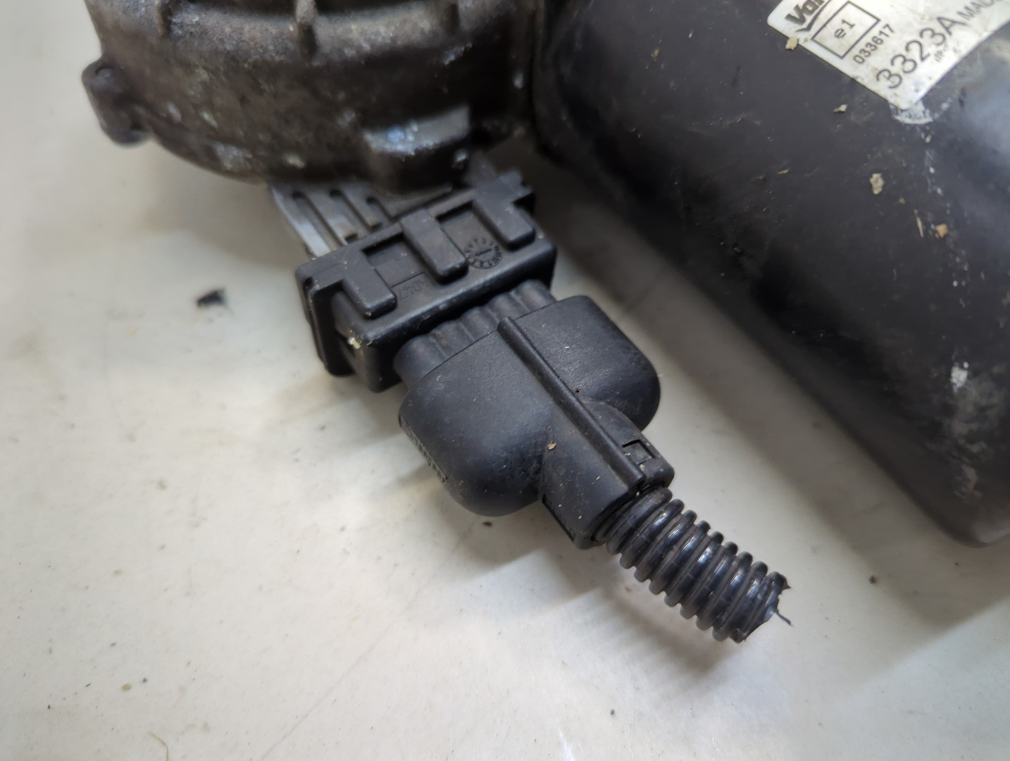 Моторчик стеклоочистителя передний