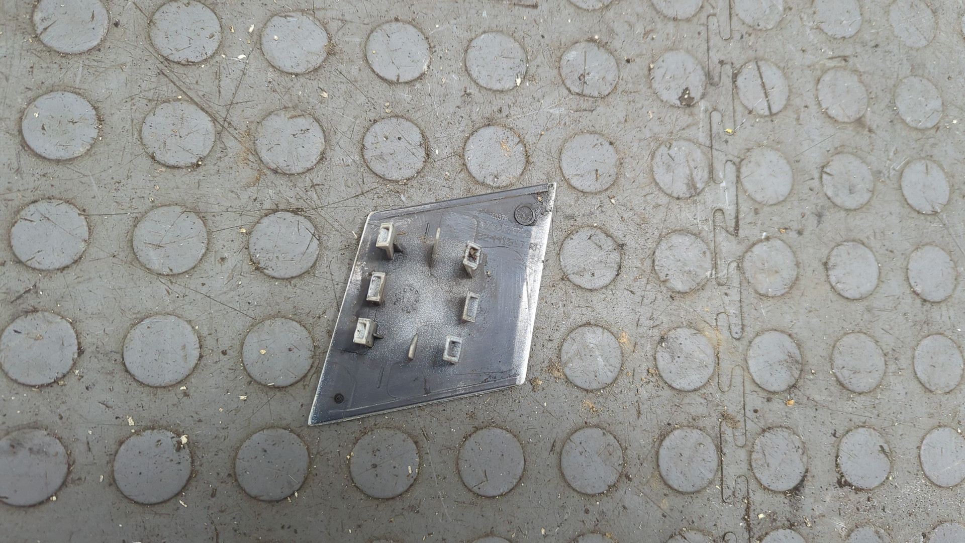 Крышка форсунки омывателя фар