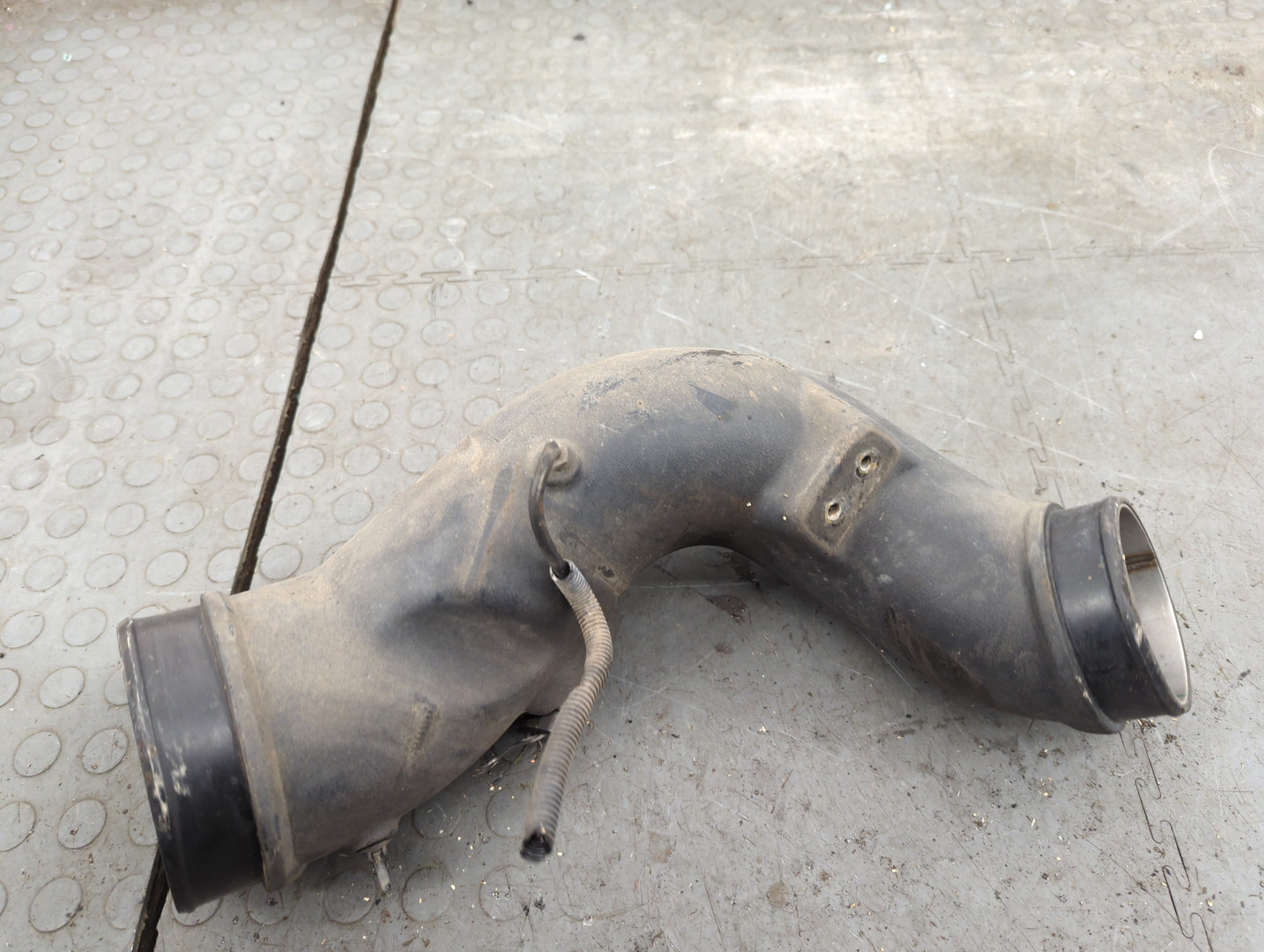 Патрубок воздушного фильтра