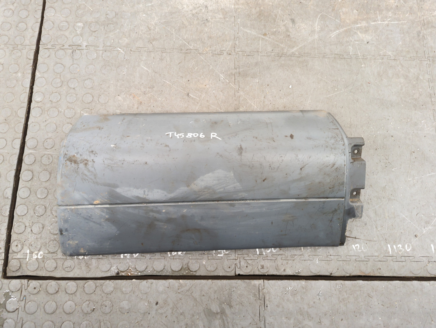 Крыло переднее правое