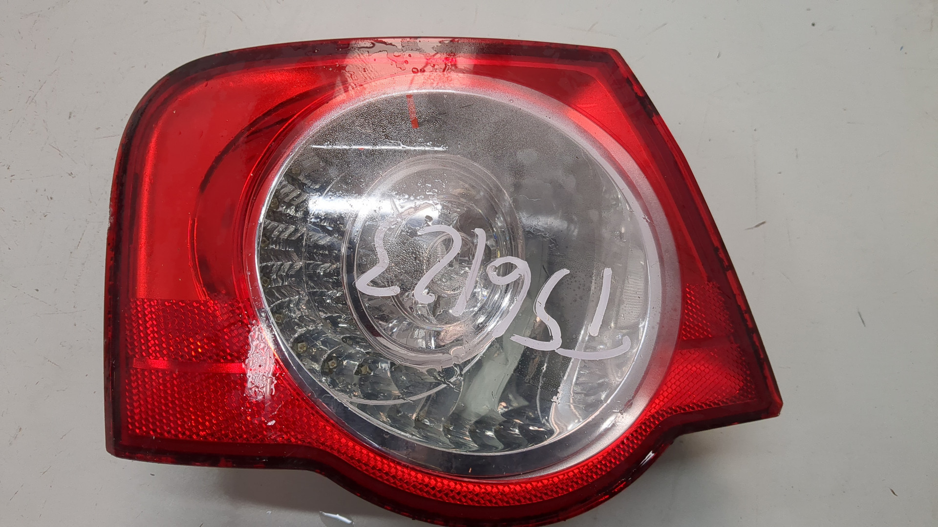 Фонарь задний левый