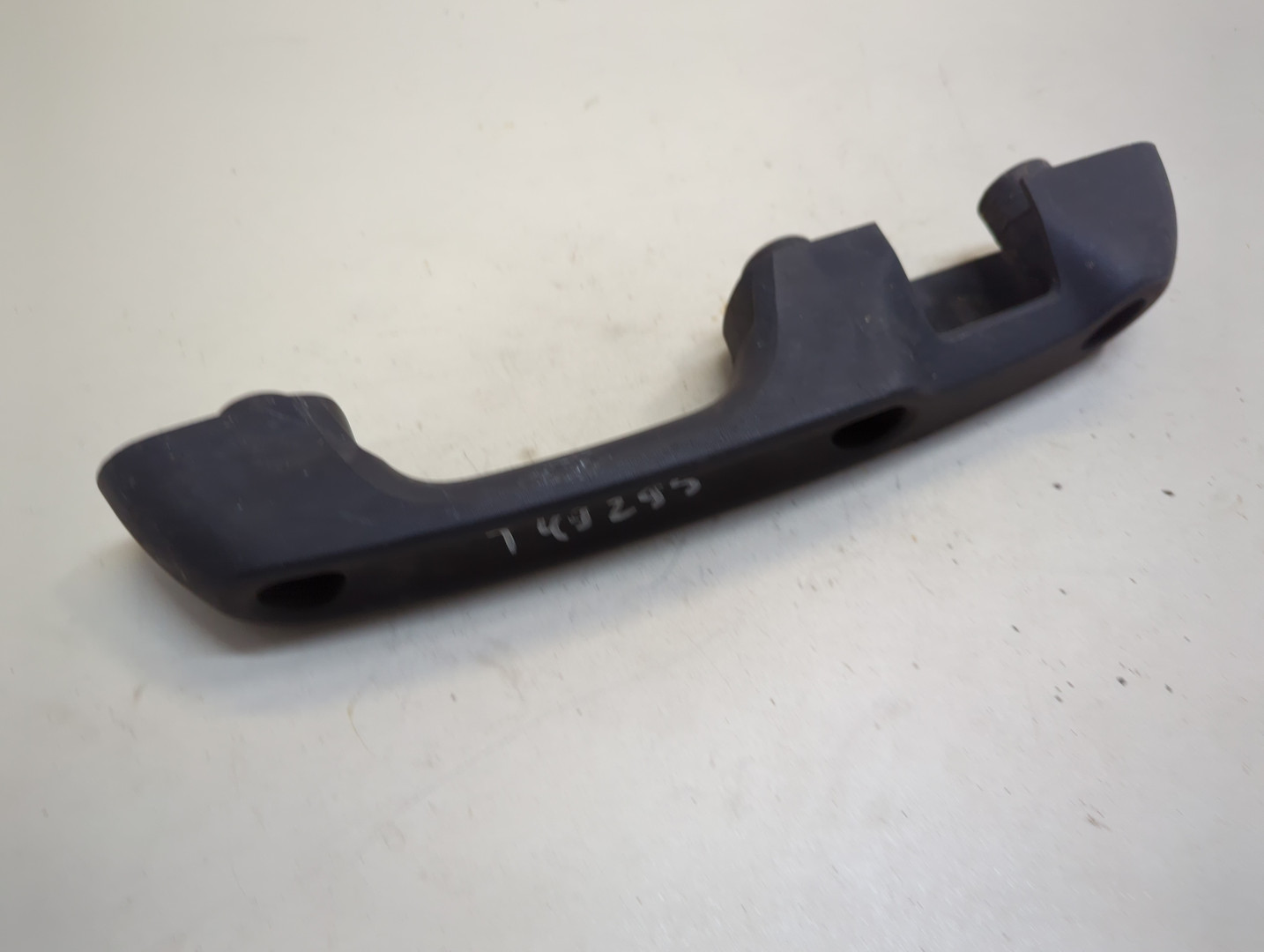 Ручка открывания капота