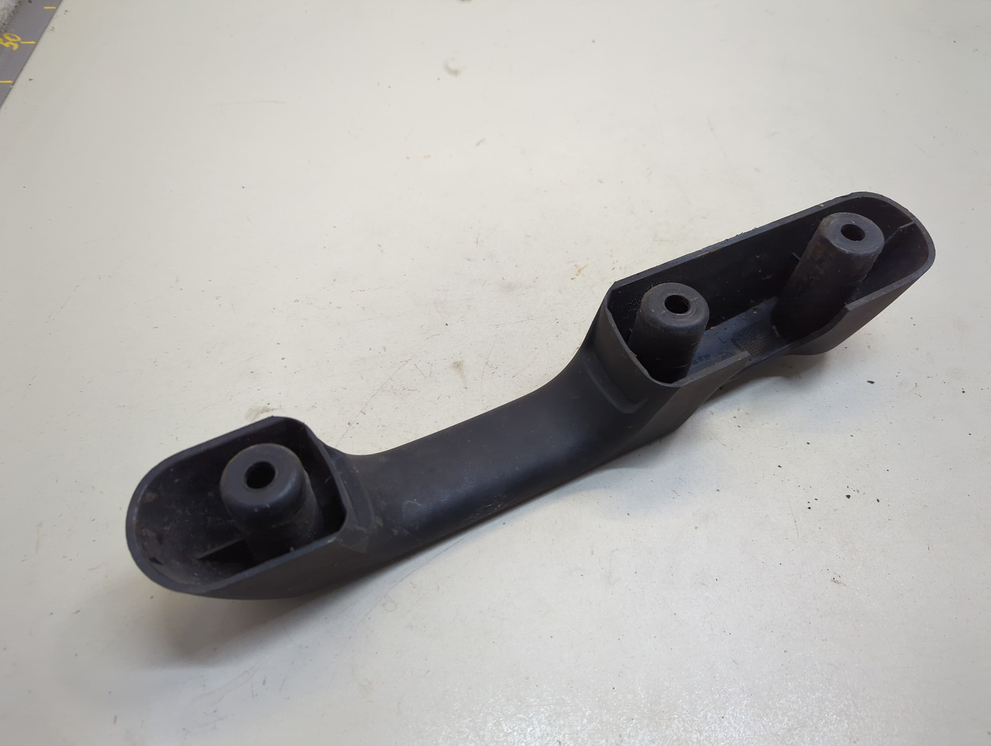 Ручка открывания капота