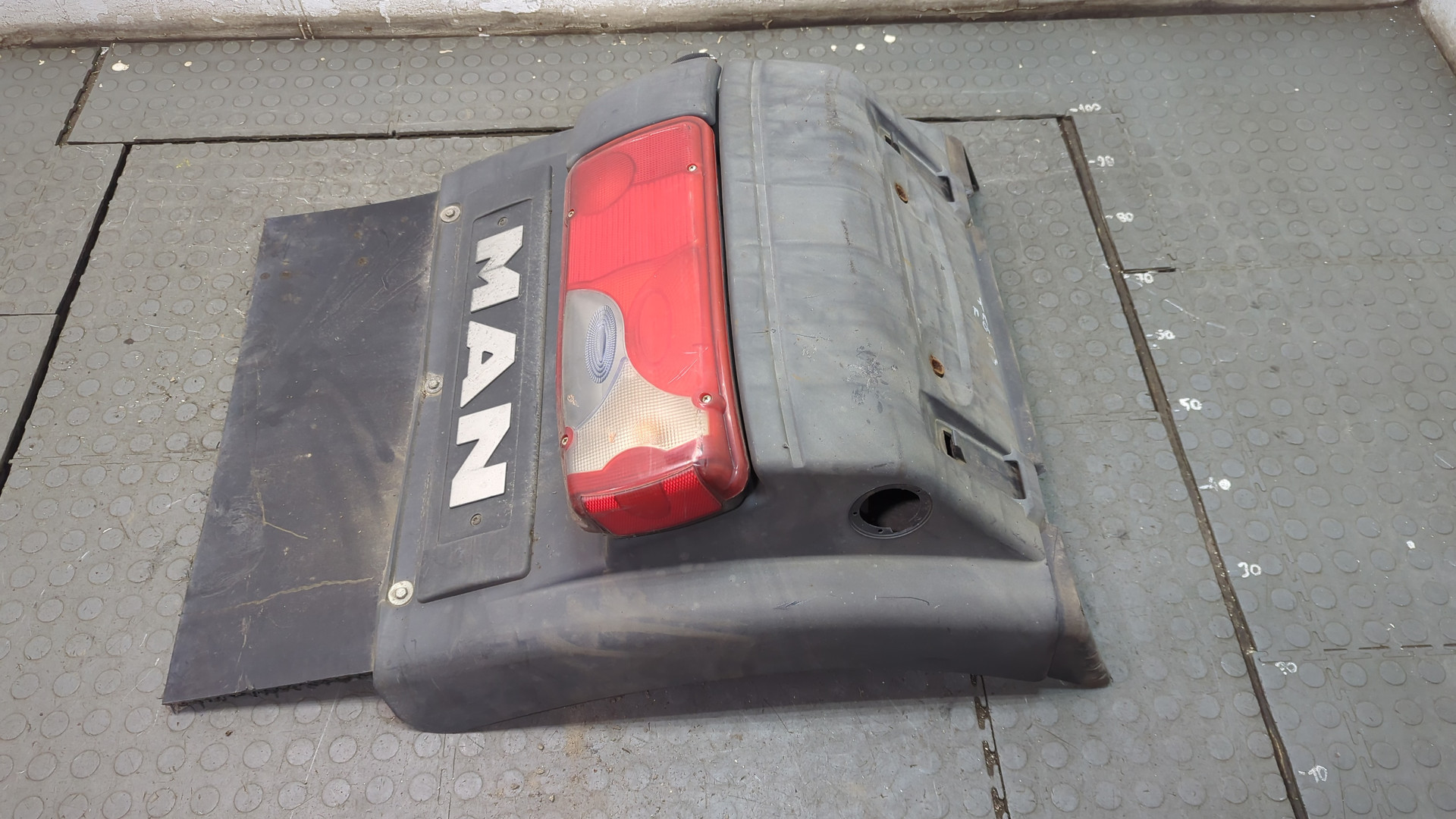 Крыло заднее правое