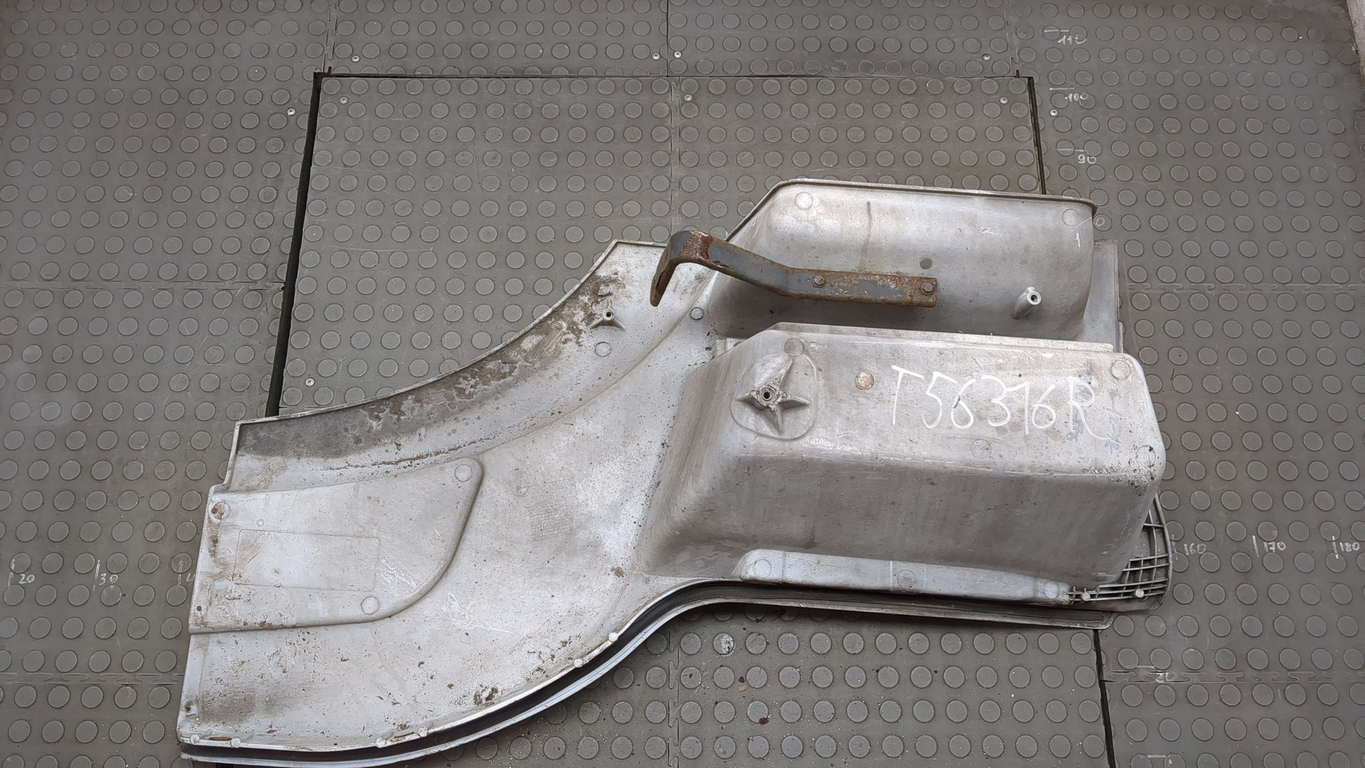 Подножка правая