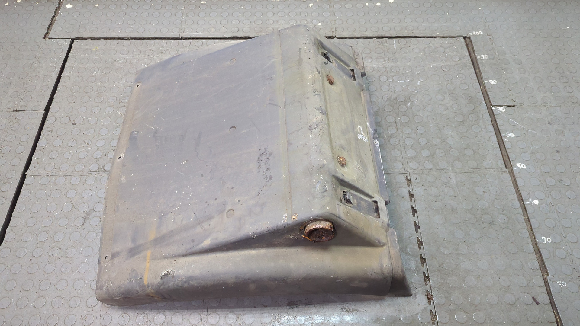 Крыло заднее правое