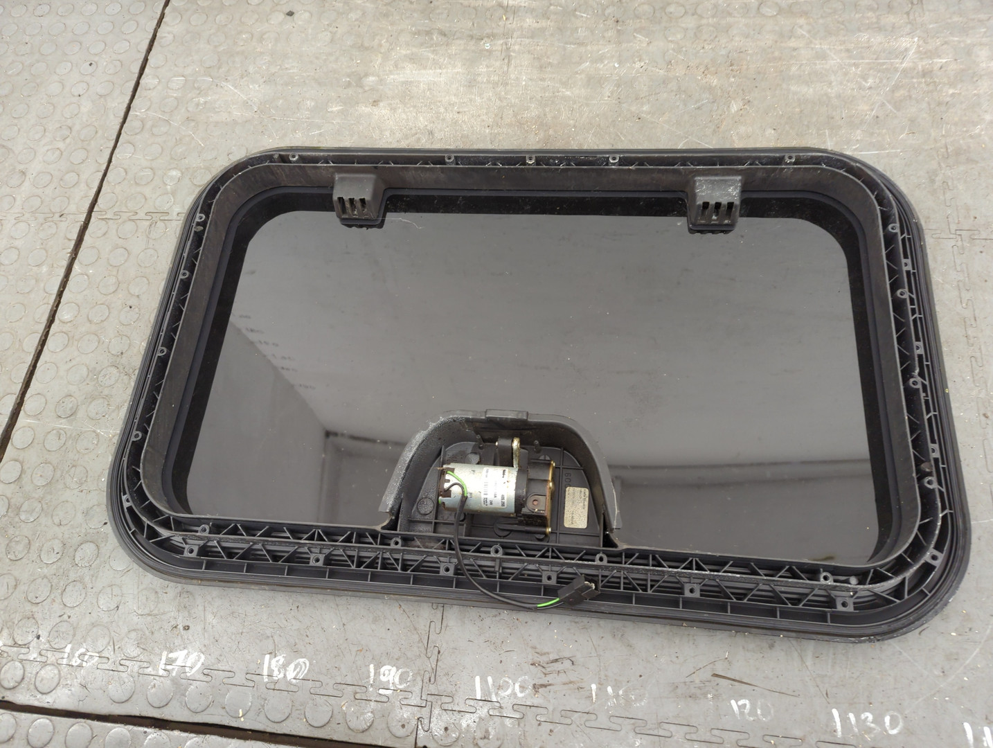 Люк в сборе электрический