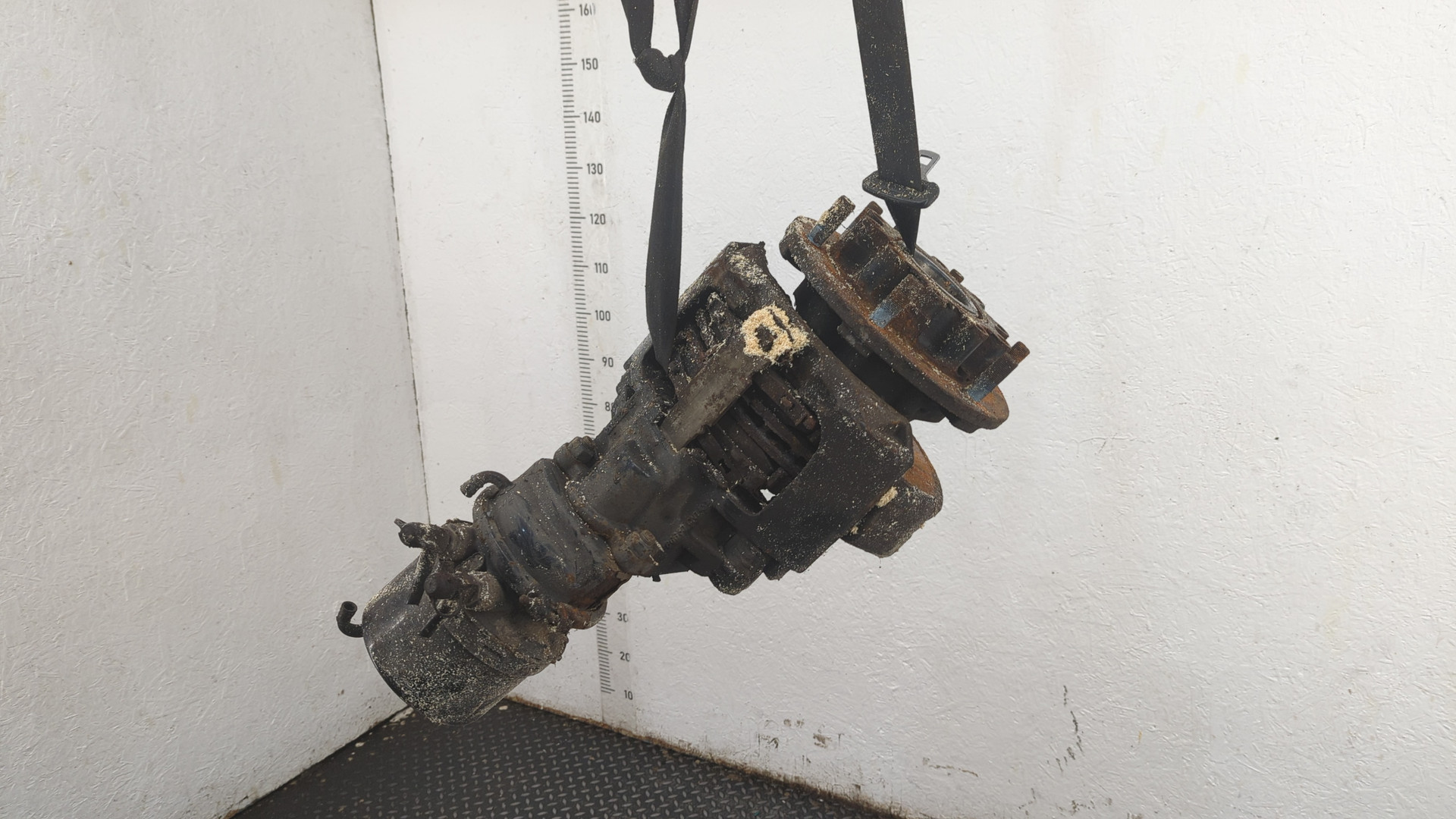 Кулак поворотный задний левый