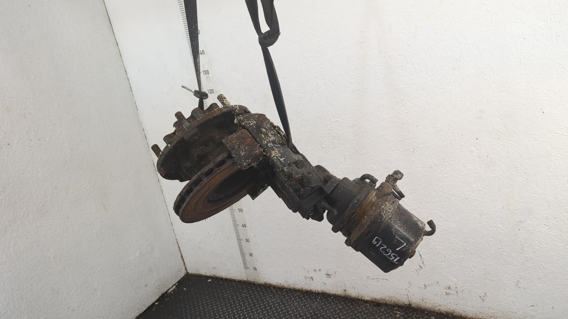 Кулак поворотный задний левый