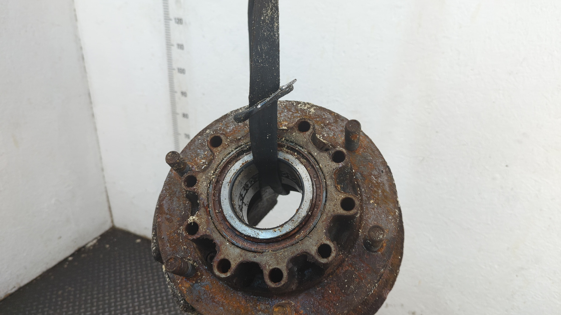 Кулак поворотный задний левый