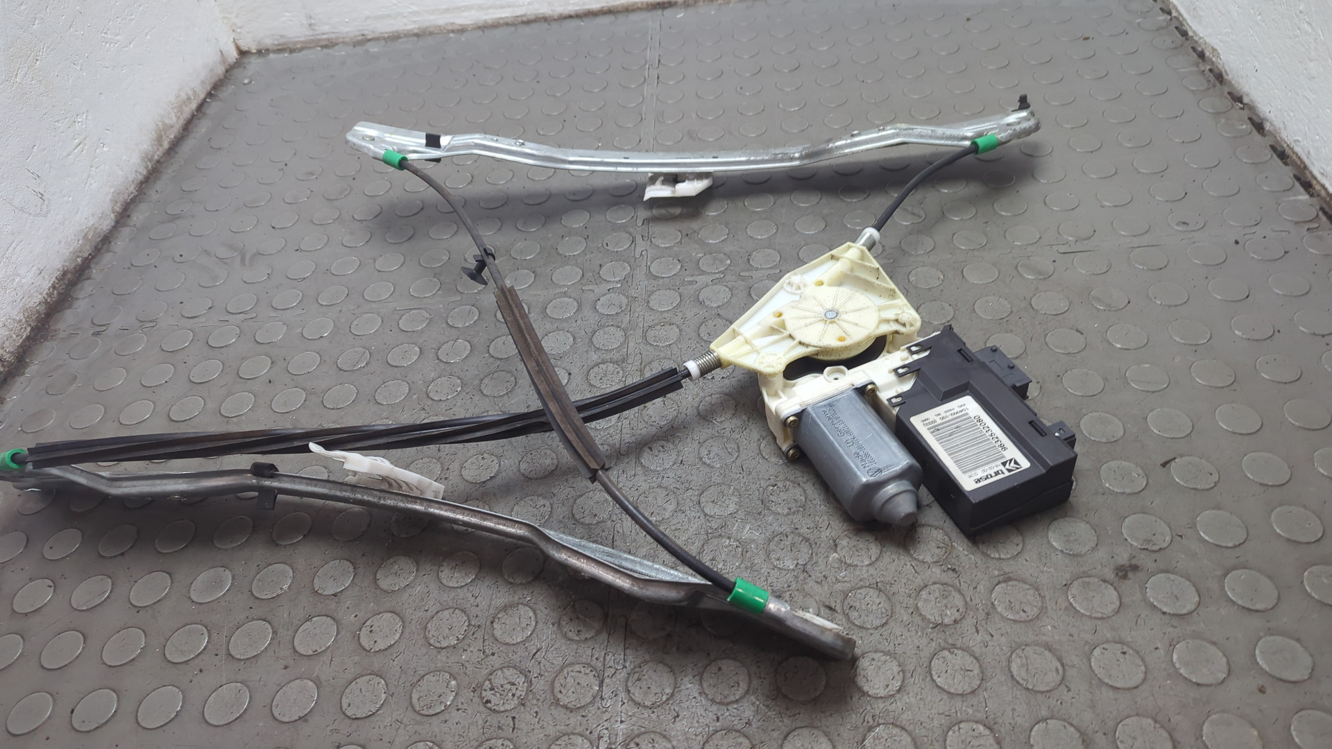 Стеклоподъемник электр. передний левый