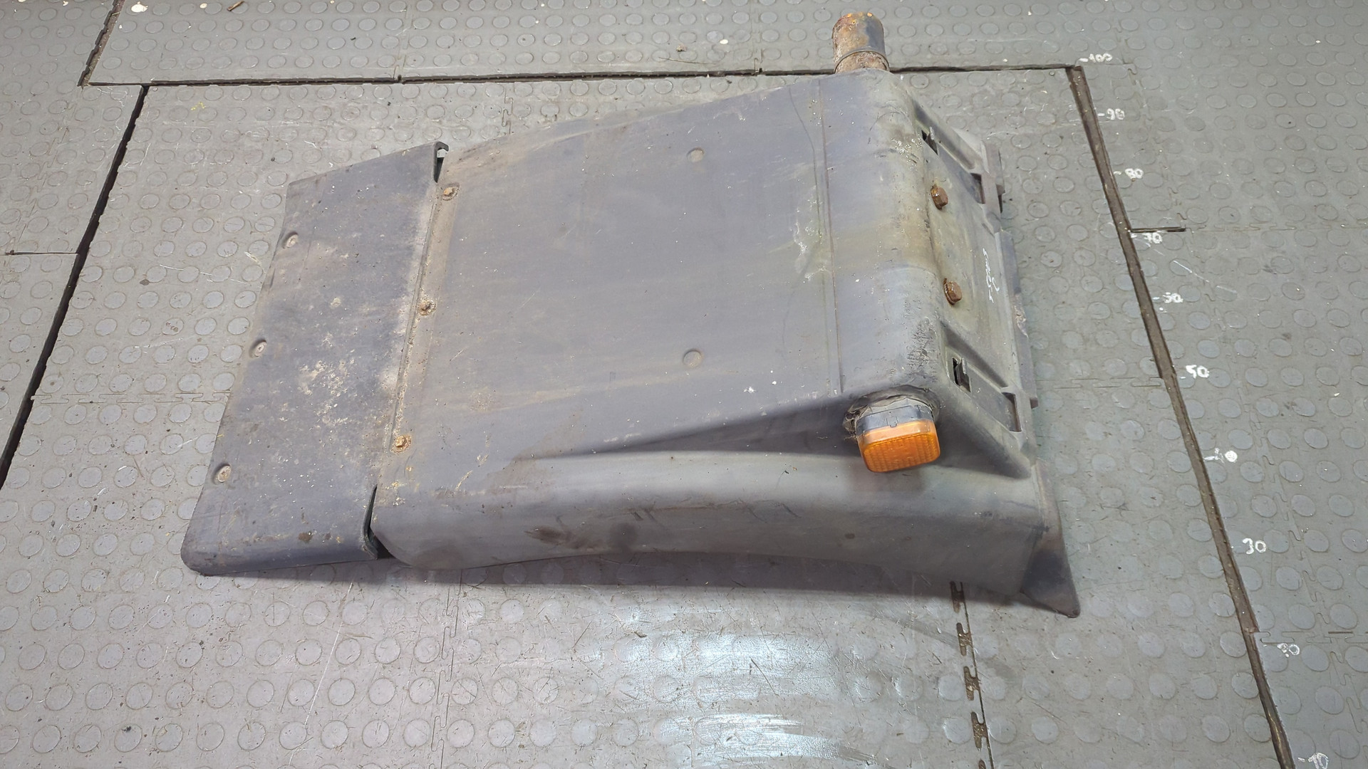 Крыло заднее правое