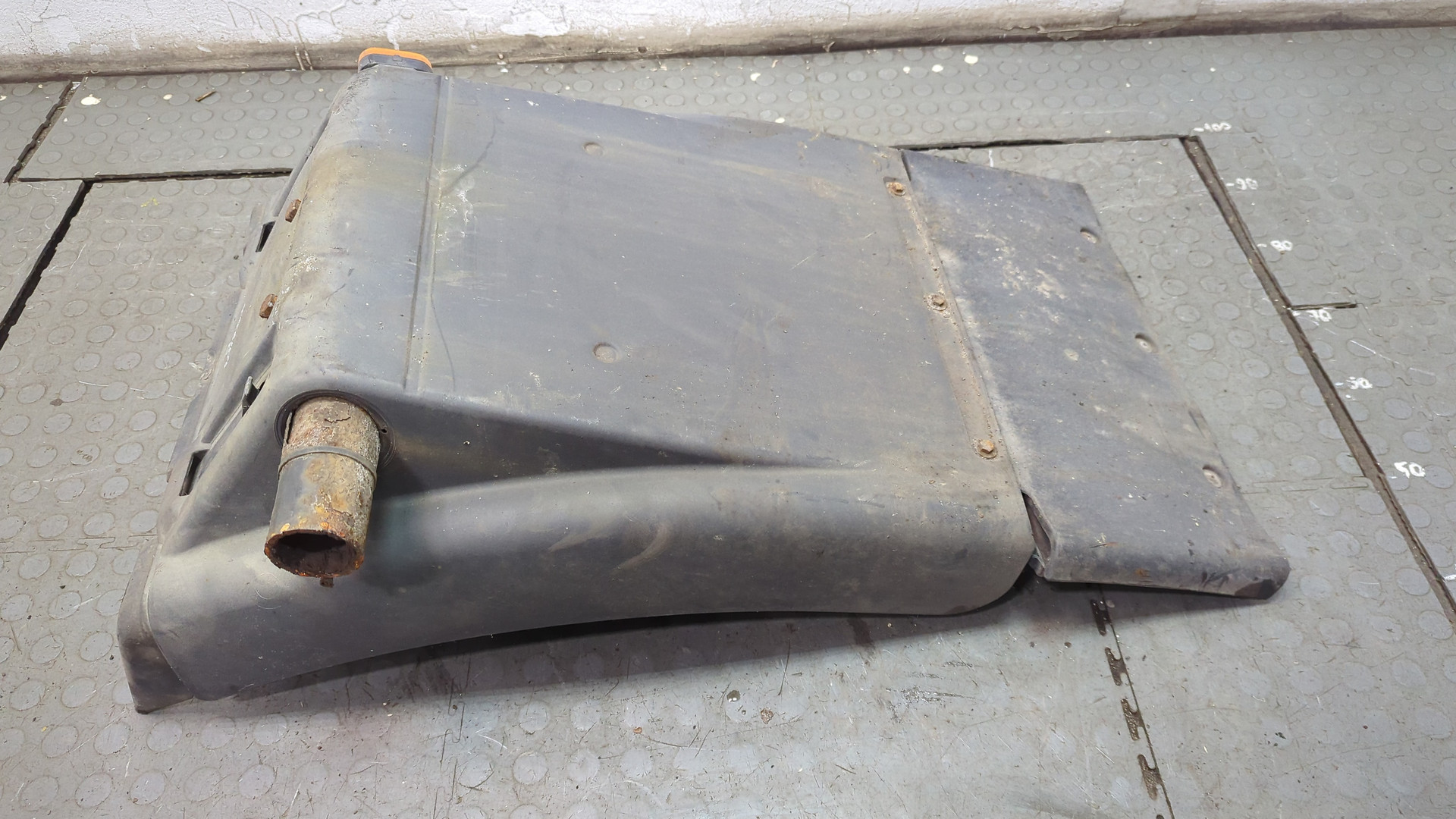 Крыло заднее правое