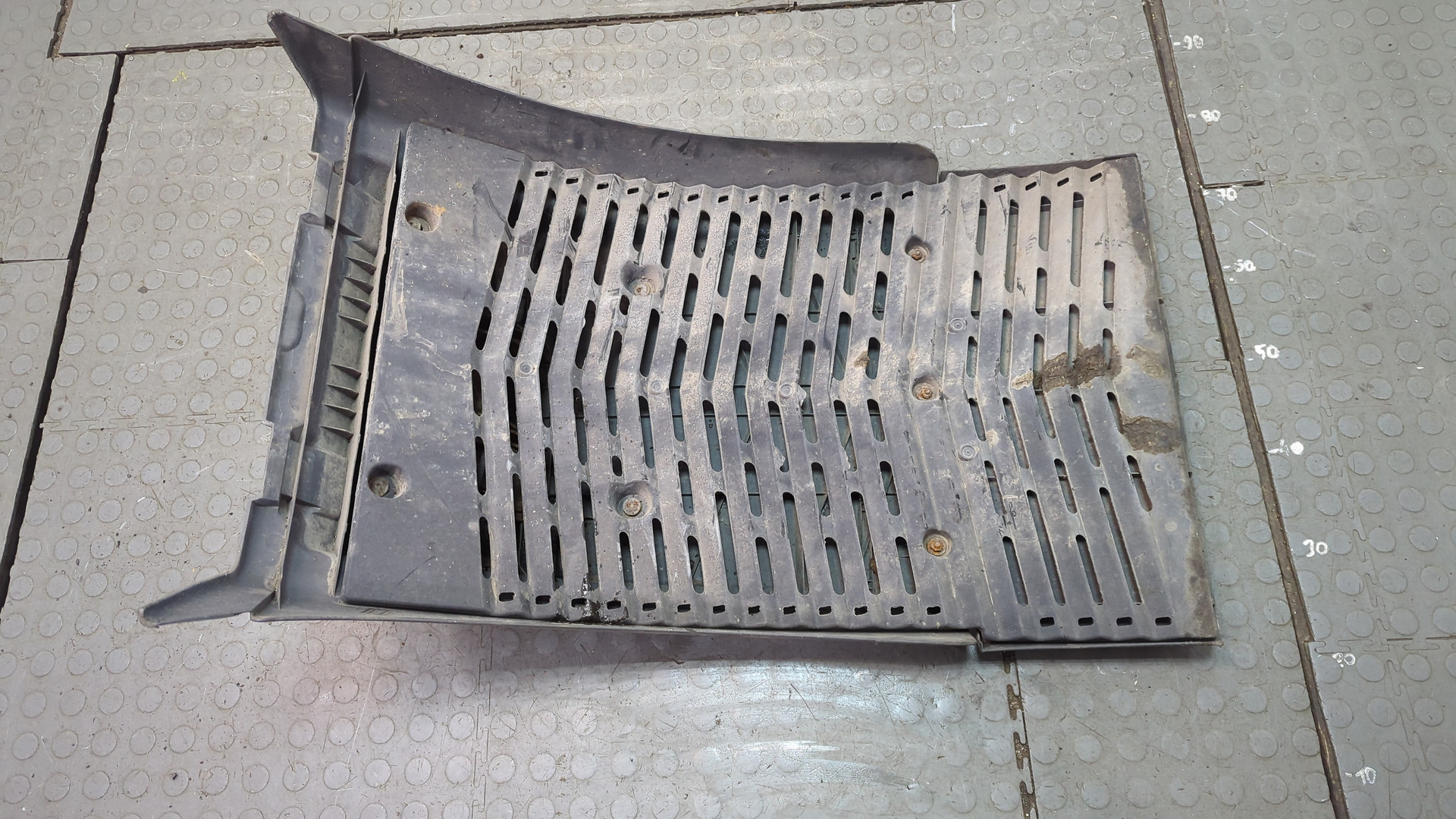 Крыло заднее правое