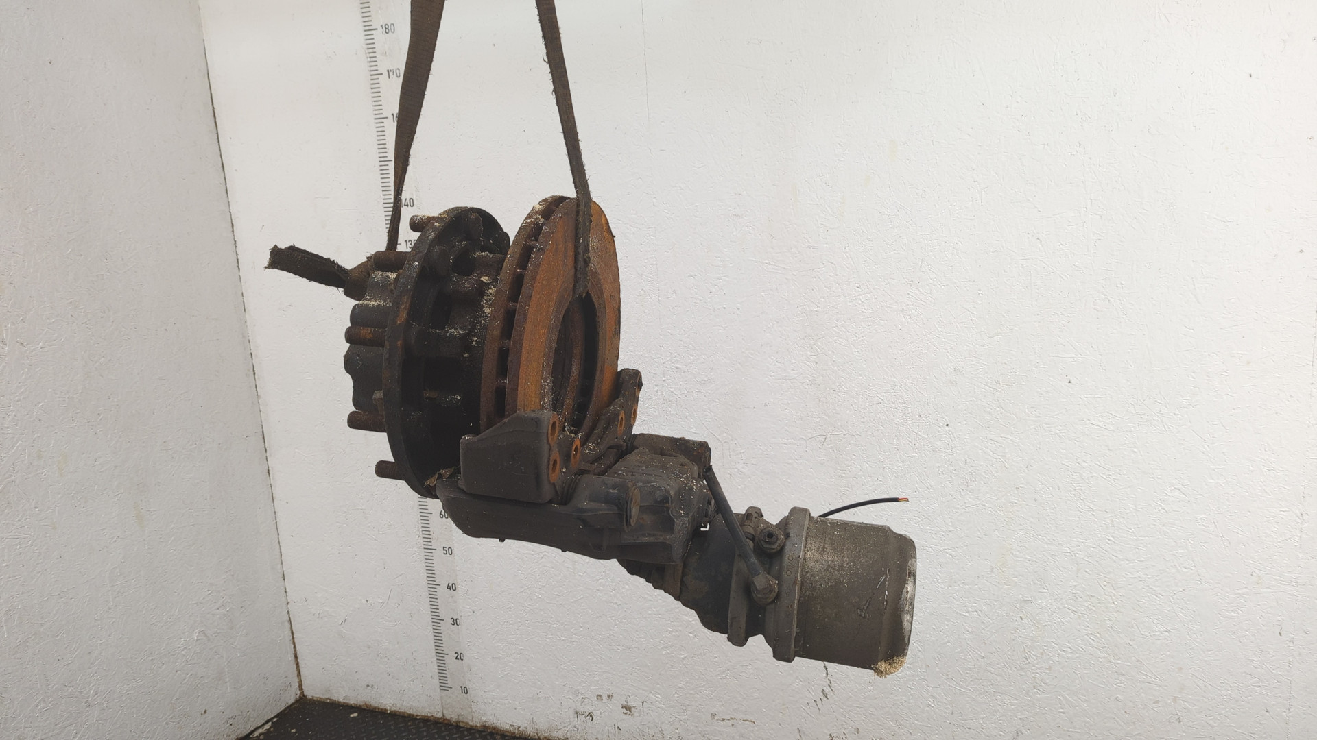 Кулак поворотный задний левый