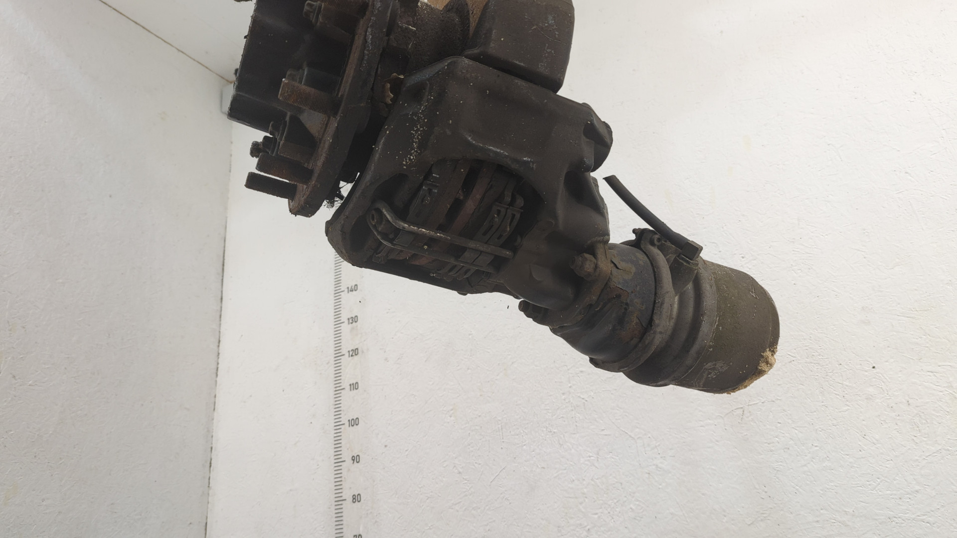 Кулак поворотный задний левый