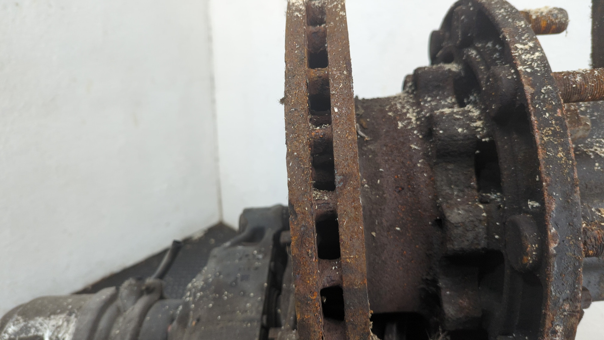 Кулак поворотный задний левый