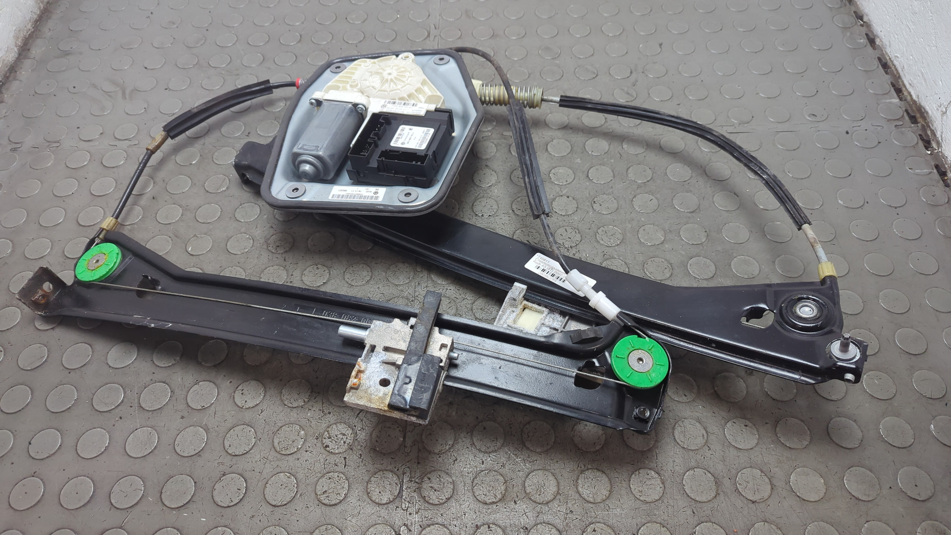 Стеклоподъемник электр. передний правый