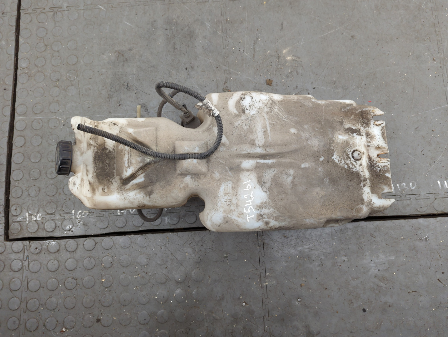 Бачок омывателя лобового стекла