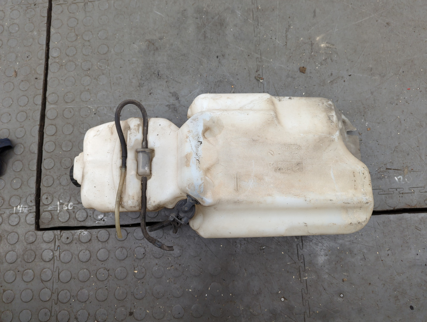 Бачок омывателя лобового стекла