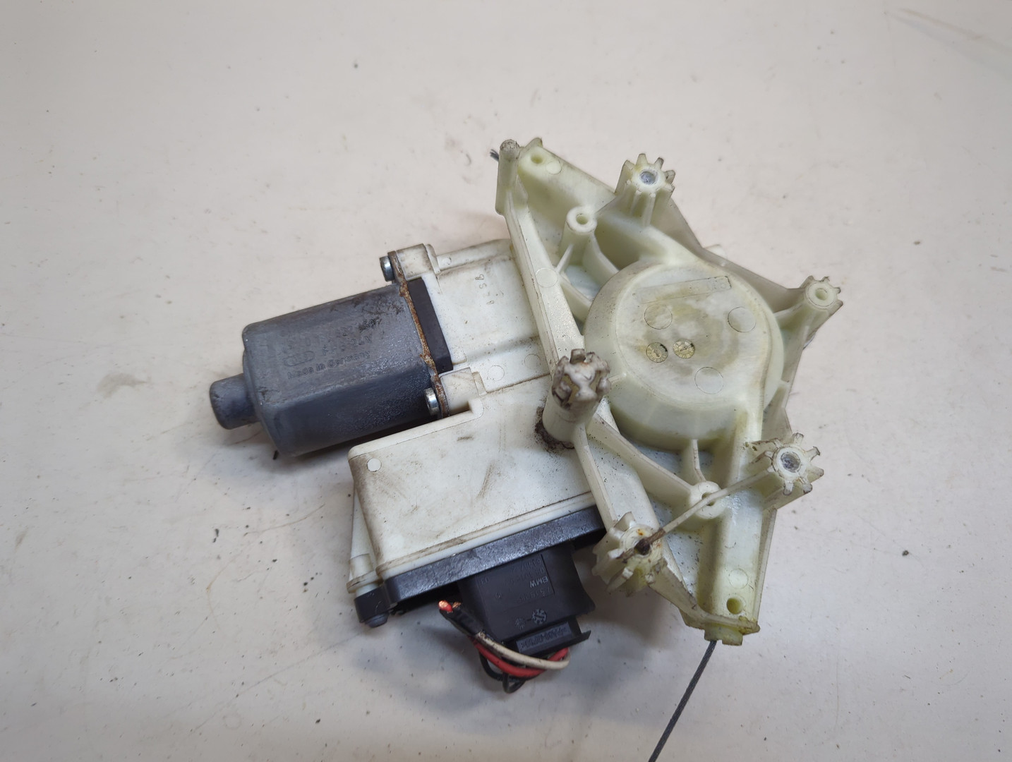 Моторчик стеклоподъемника