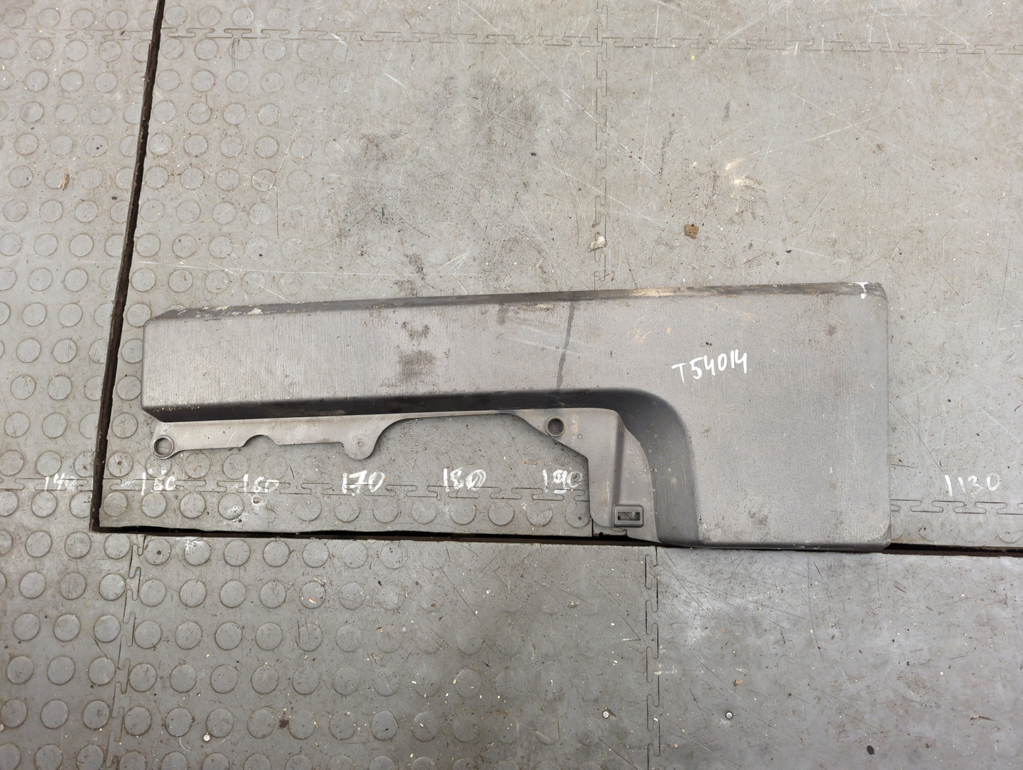 Молдинг переднего бампера левый