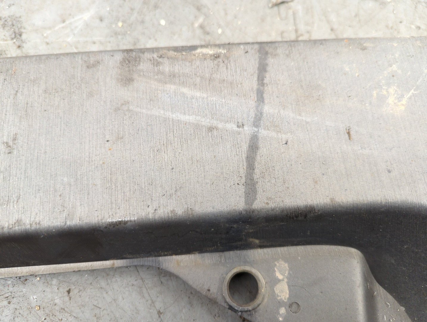 Молдинг переднего бампера левый