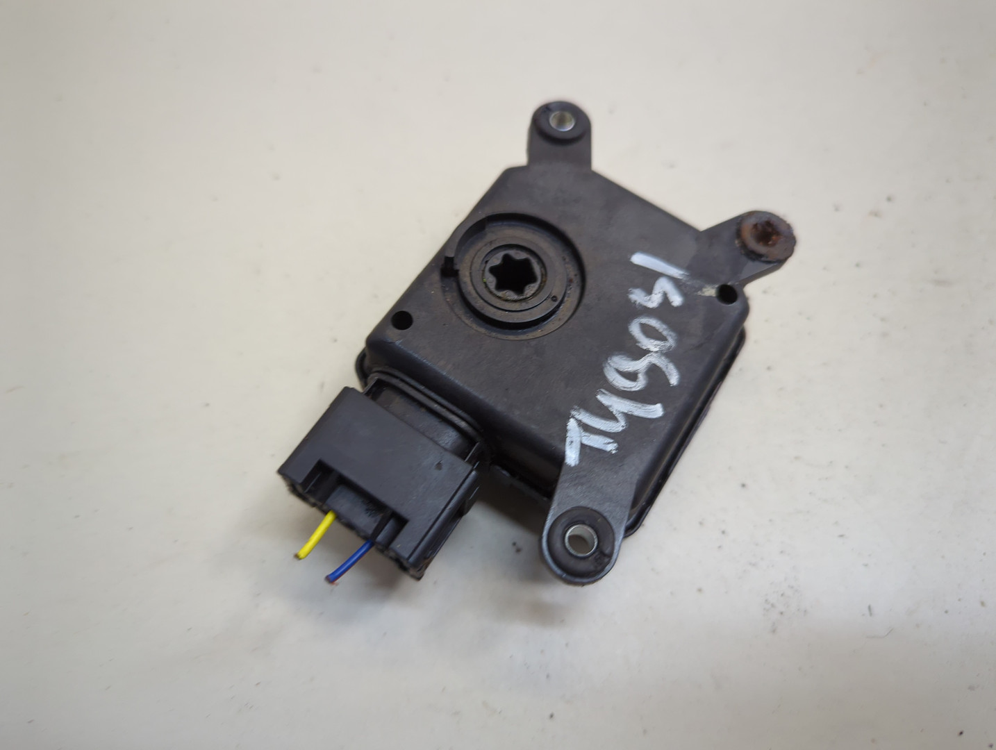 Моторчик заслонки печки